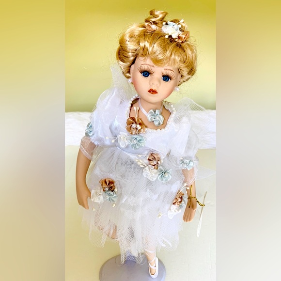 16” in Porcelain Doll ballerina blond ballet dancer white tutus white point shoe - Picture 2 of 11